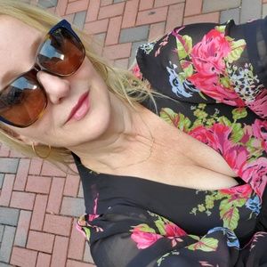 Meet your Posher, Carla